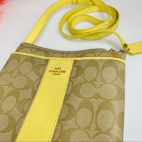 Authentic Coach Crossbody Bag (hands free shopping - Picture 3 of 8